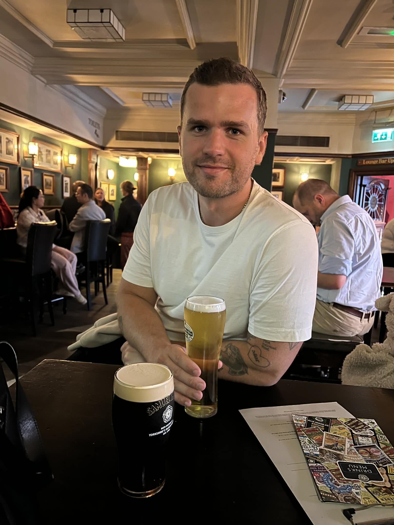 Halfdan tech konsulent i afslappet miljø